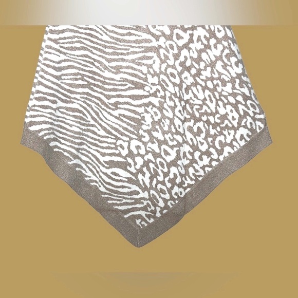 NWT Barefoot Dreams CozyChic Ultra Lite Ocean Breeze Poncho Faded Rose Animal OS - Picture 8 of 13